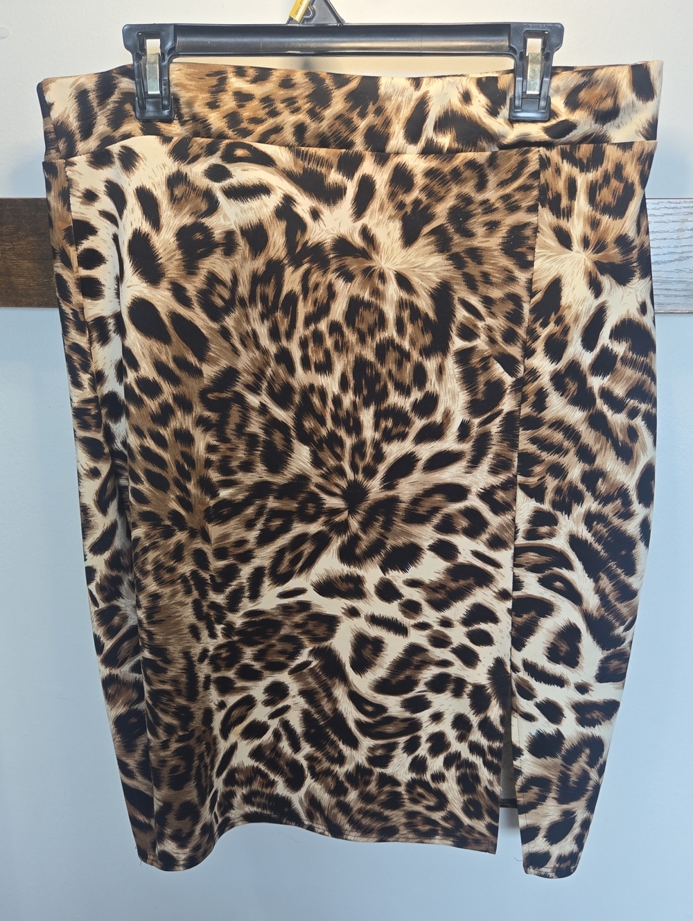 Hybrid & company Leopard Print Pencil Skirt With Slit
